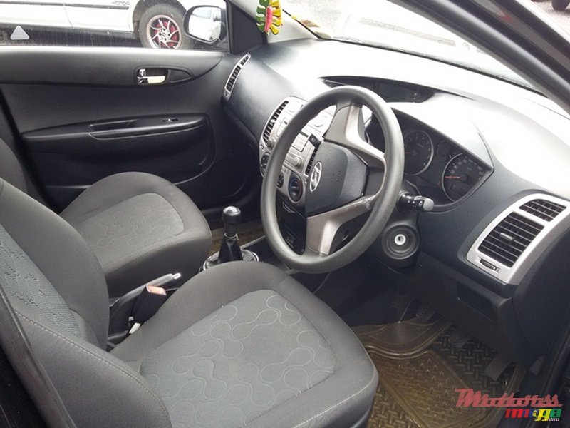 2011' Hyundai i20 photo #3