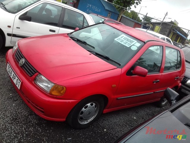 2001' Volkswagen Polo photo #2