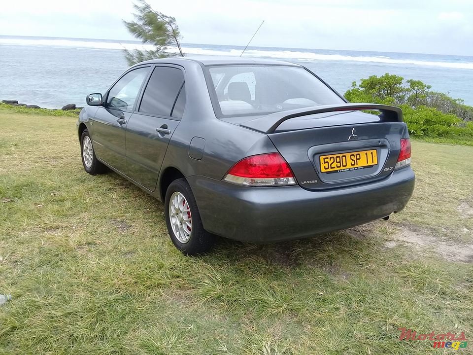 2011' Mitsubishi Lancer photo #3
