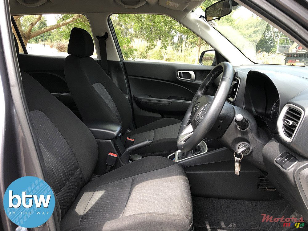 2020' Hyundai Venue photo #5