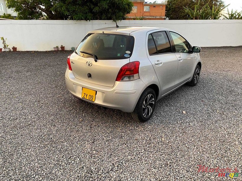 2009' Toyota vitz 1300cc photo #2