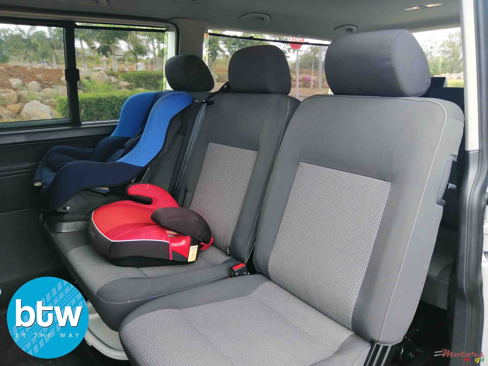 2015' Volkswagen Caravelle photo #4