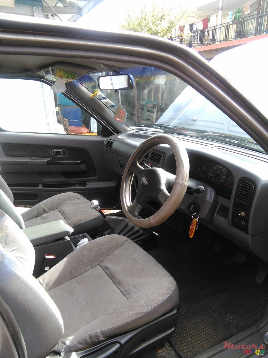 2001' Nissan Hardbody double cab 4*2 photo #5