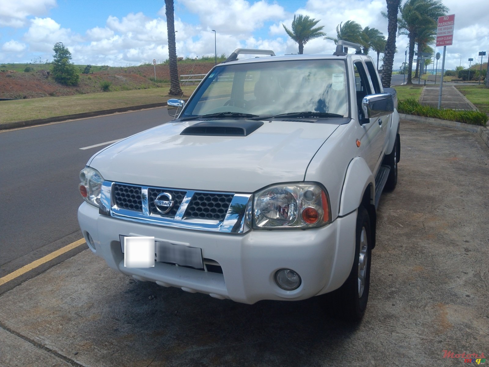 2018' Nissan Hardbody photo #1