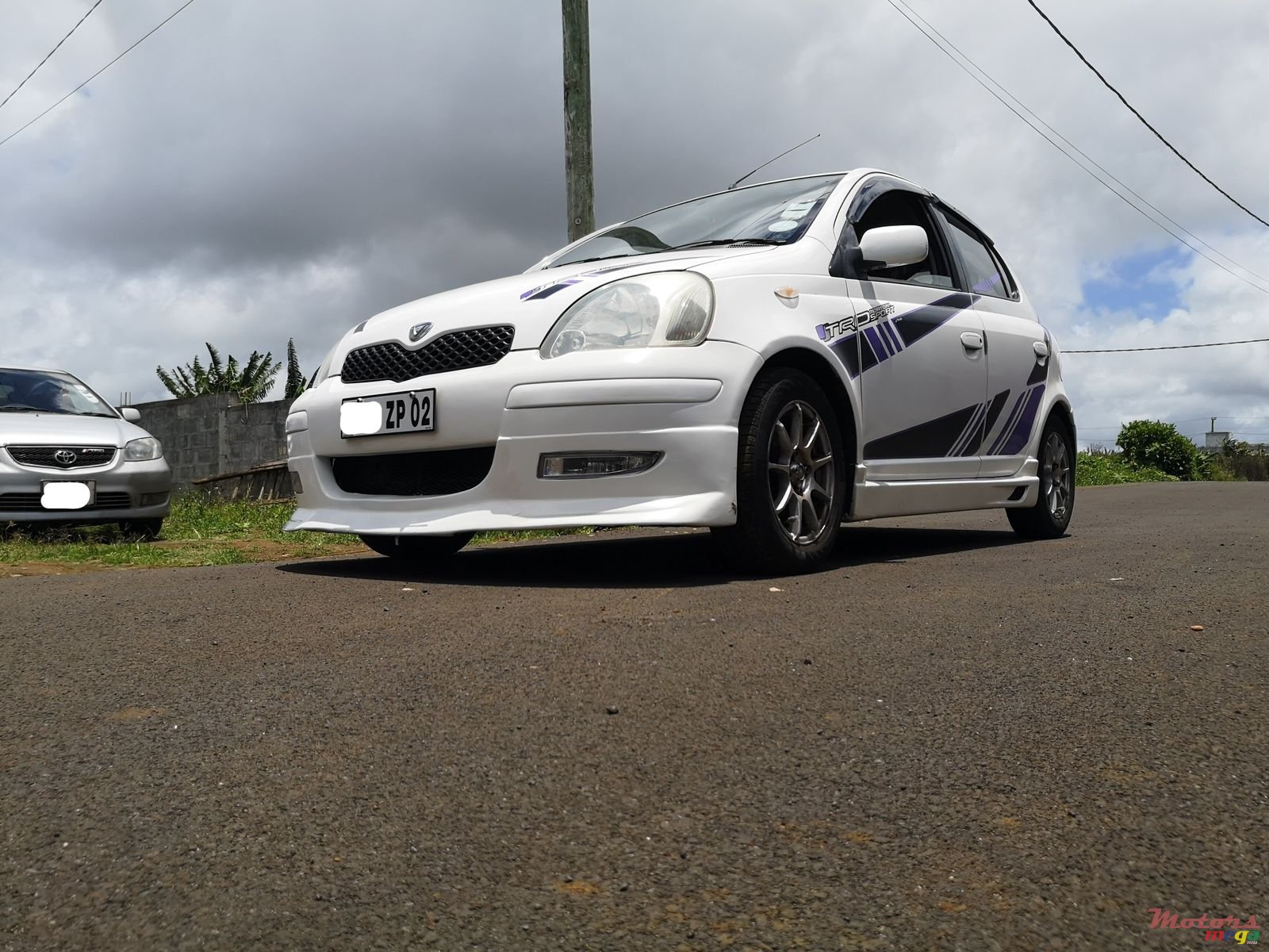 2002' Toyota Vitz photo #2