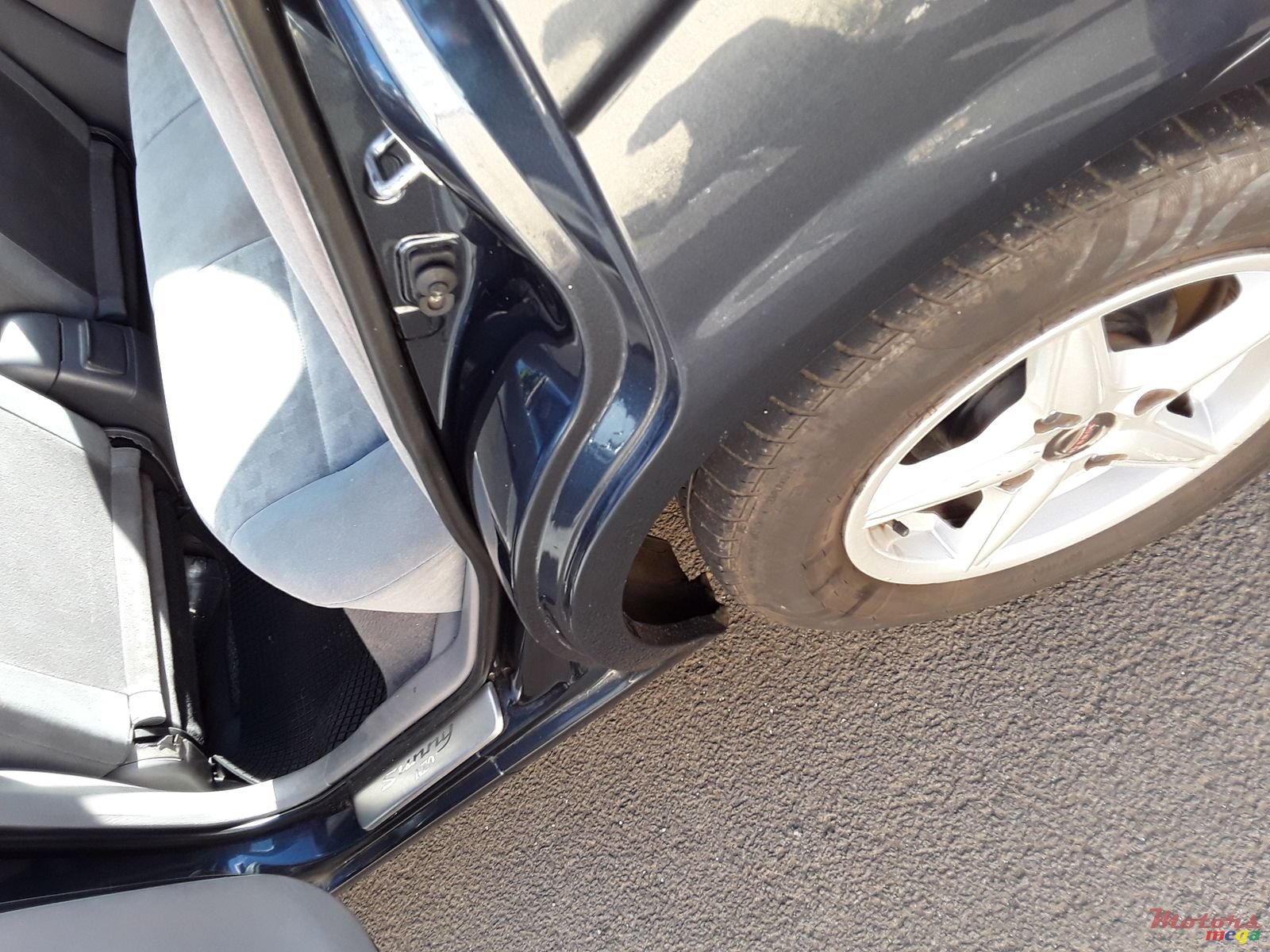 1998' Nissan Bluebird photo #2