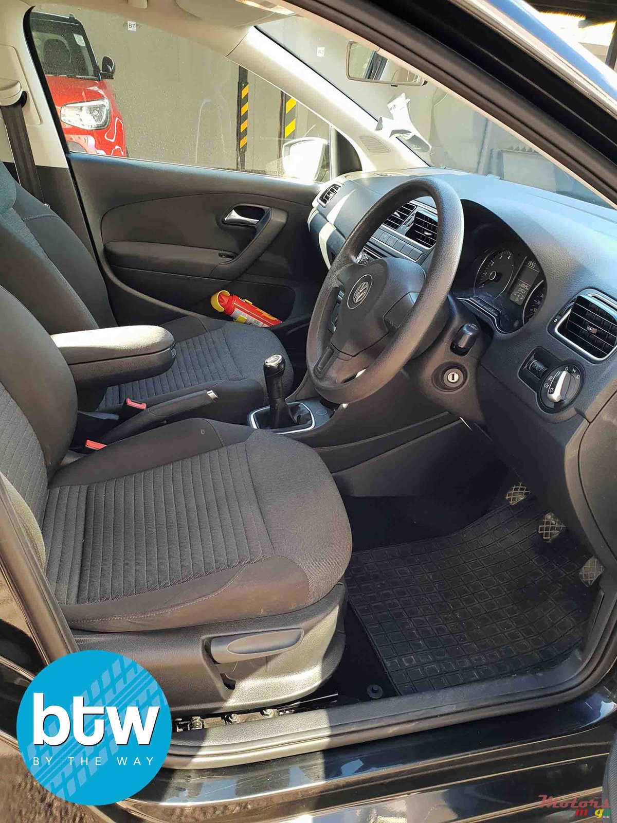 2013' Volkswagen Polo photo #6