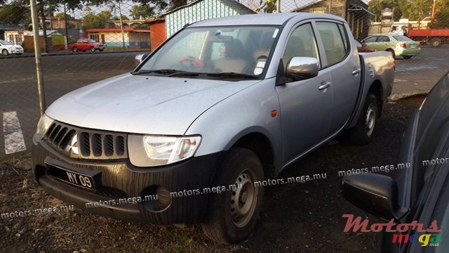 2009' Mitsubishi 2x4 photo #1