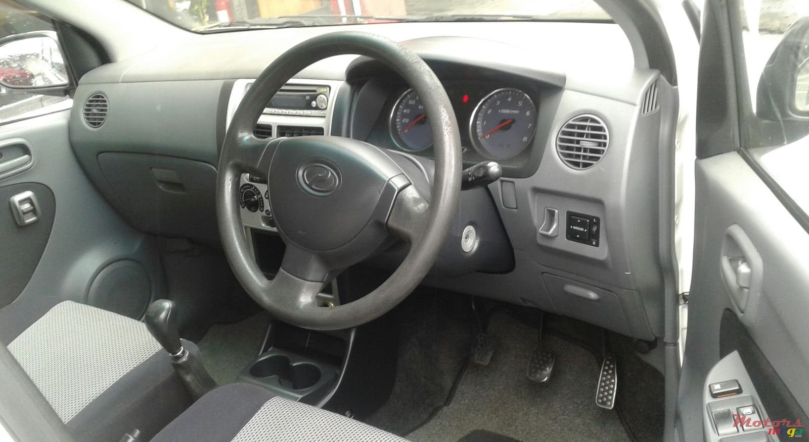 2010' Perodua Viva photo #3