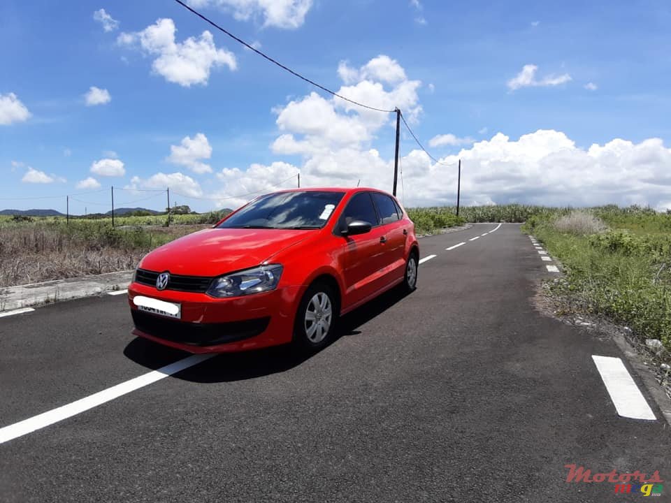 2011' Volkswagen Polo photo #1