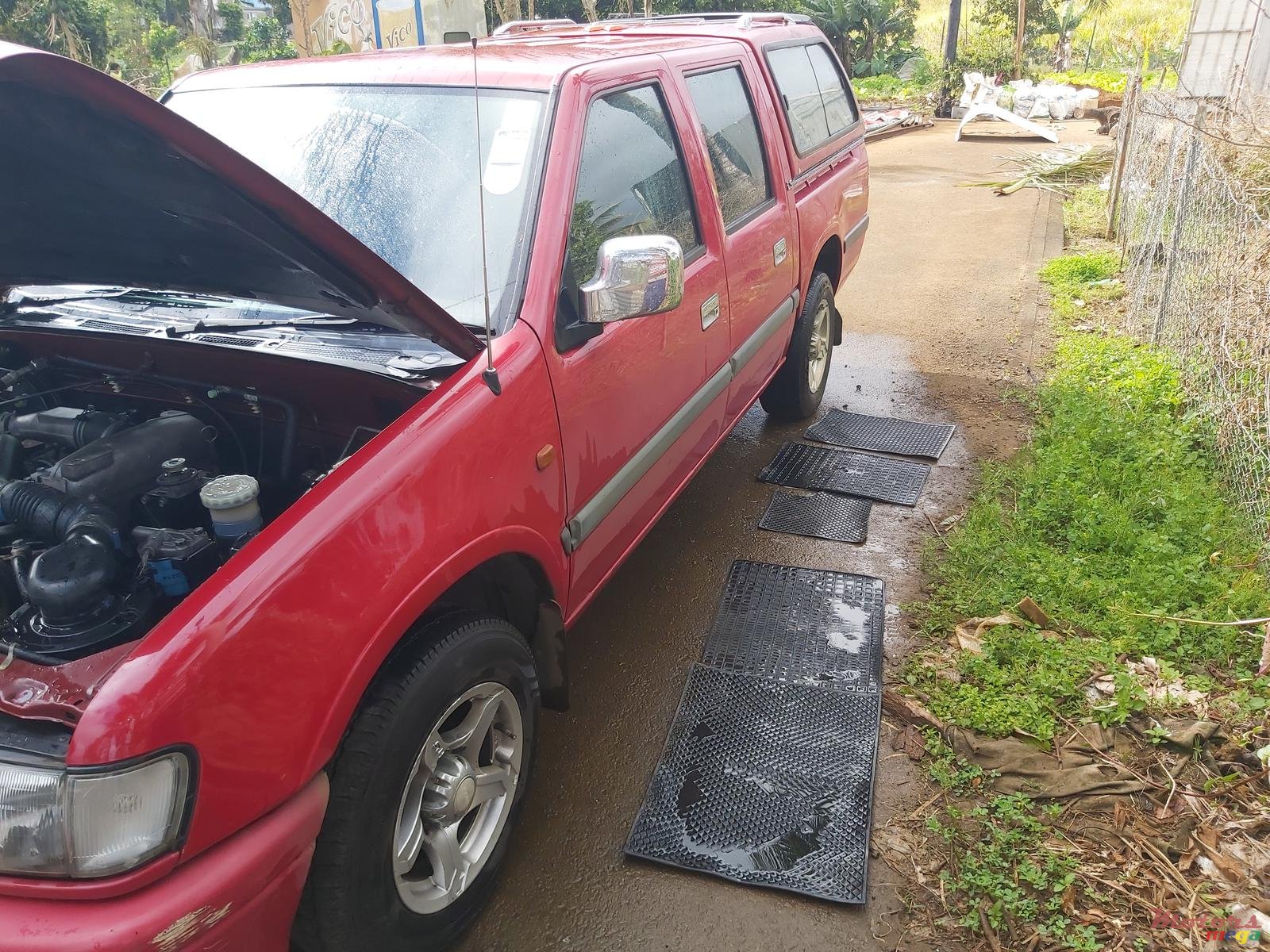 2000' Isuzu photo #6