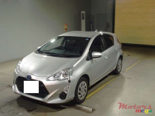 2016' Toyota Aqua photo #1