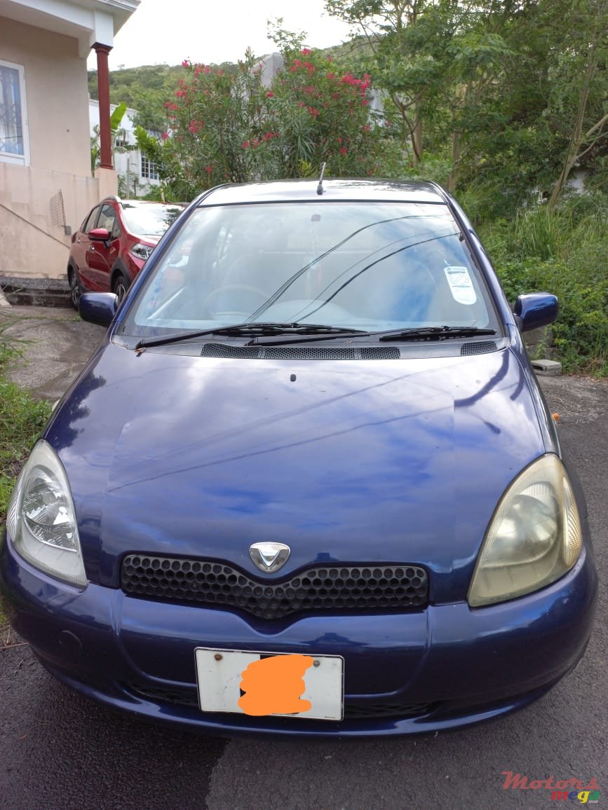 1999' Toyota Vitz photo #1