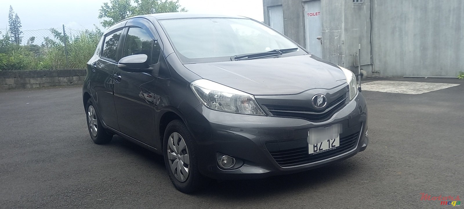 2012' Toyota Vitz photo #1