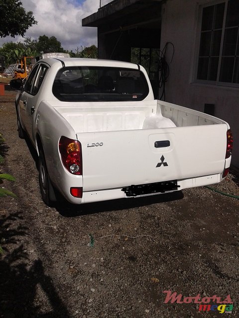 2010' Mitsubishi L 200 photo #2
