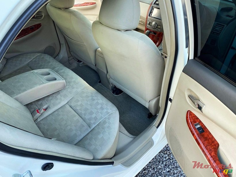 2009' Toyota Corolla Axio Auto G-Edition photo #5