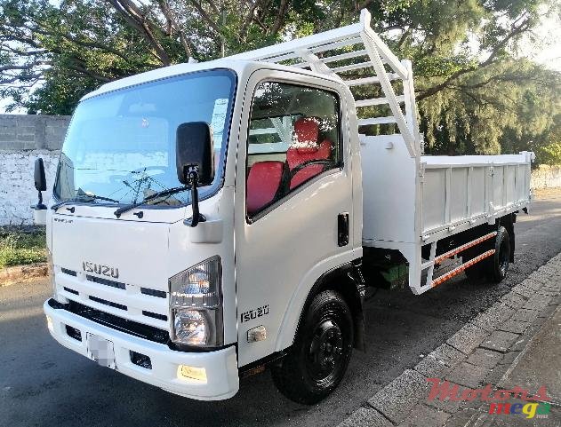 2010' Isuzu Oasis photo #4