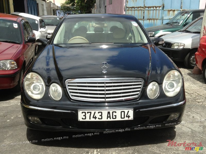 2004' Mercedes-Benz E-Class E270 photo #1