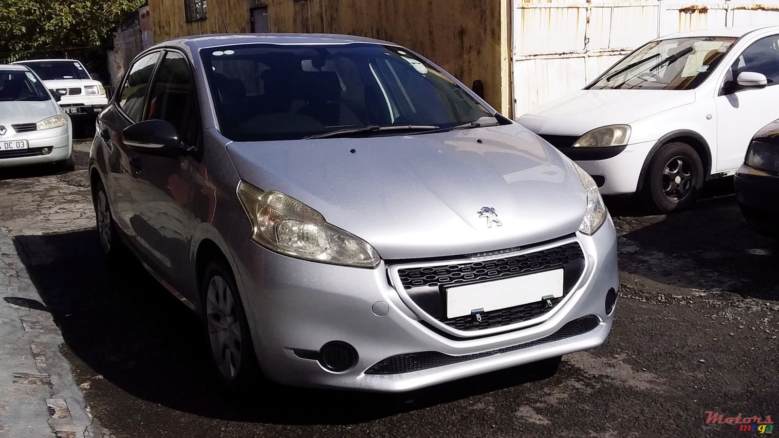 2013' Peugeot 208 photo #2