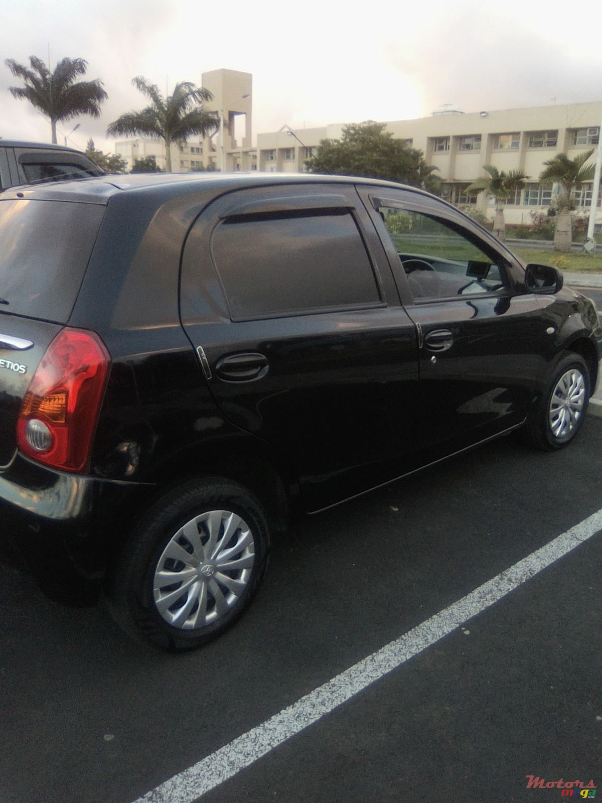 2013' Toyota photo #2