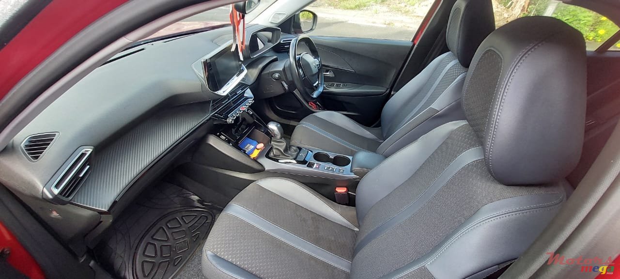 2021' Peugeot 2008 Allure (origin) photo #2