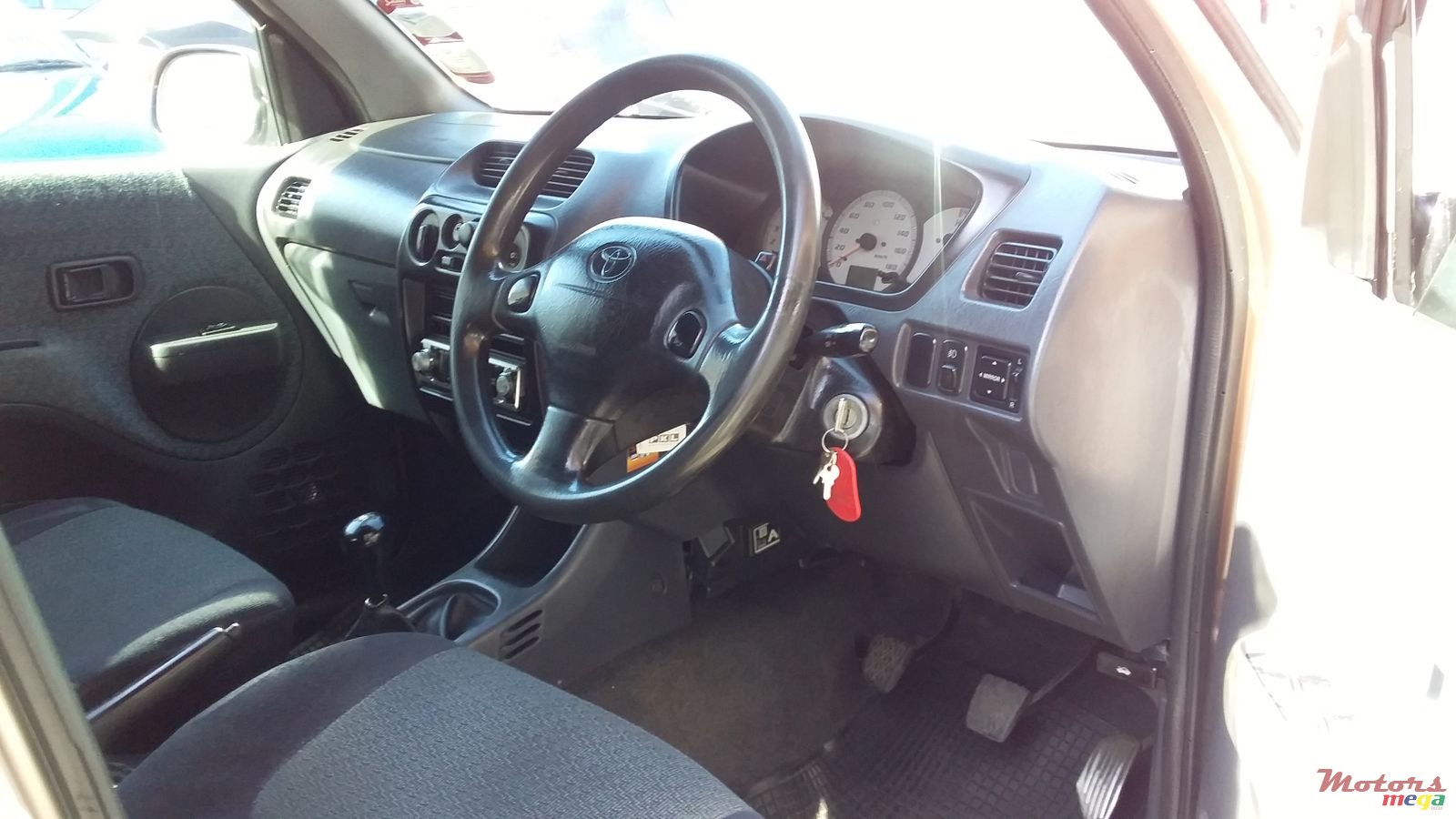 2000' Toyota Cami photo #3