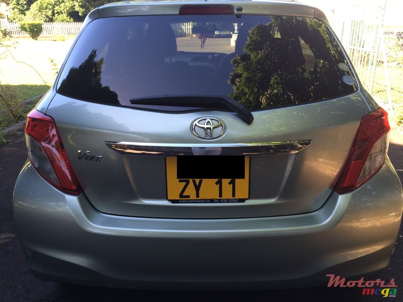 2011' Toyota Vitz photo #2