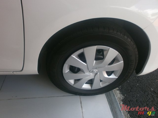 2016' Toyota Vitz photo #5
