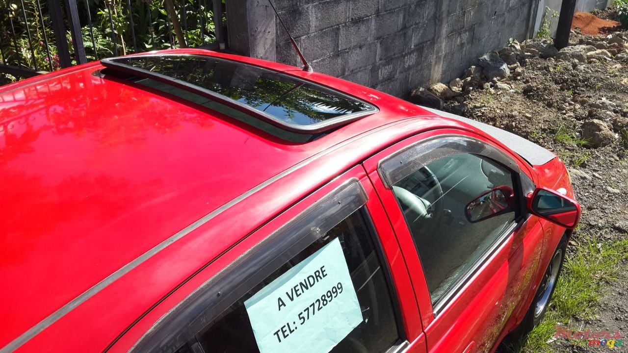 1999' Toyota Vitz photo #2