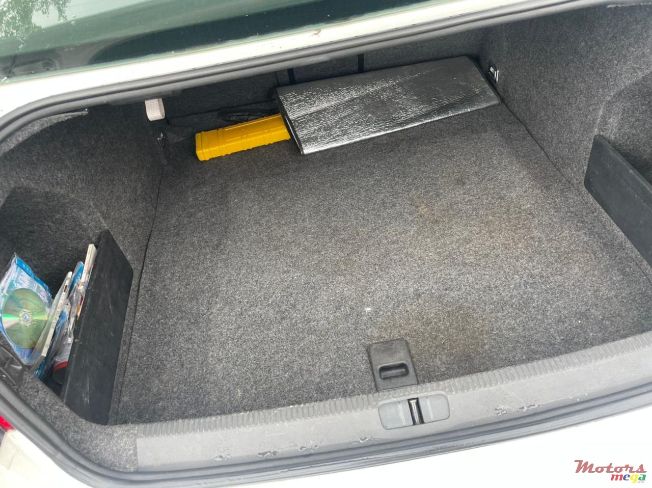 2011' Volkswagen Passat photo #7