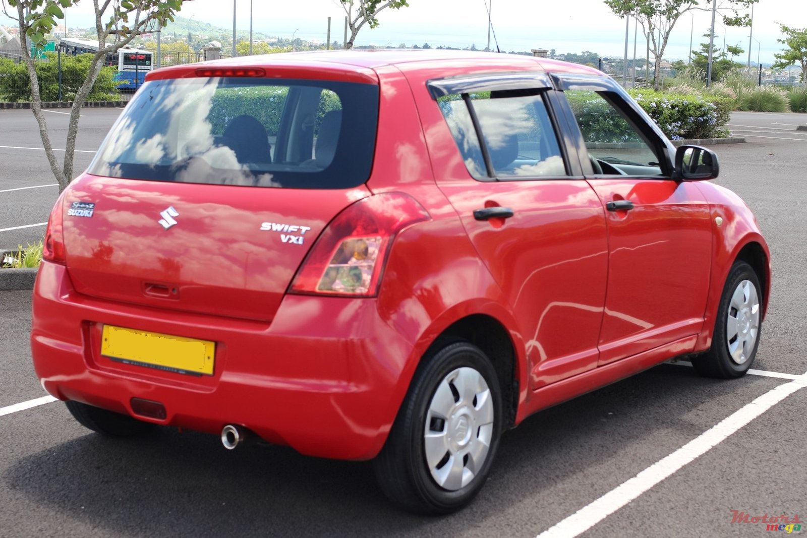 2008' Suzuki Swift VXI photo #3
