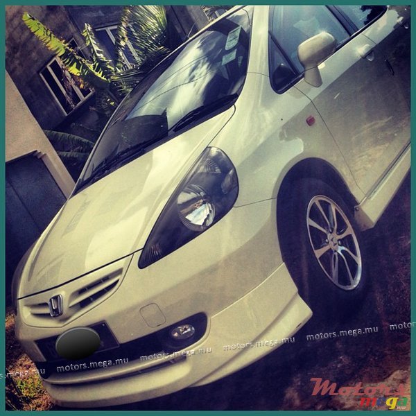 2004' Honda Jazz photo #1