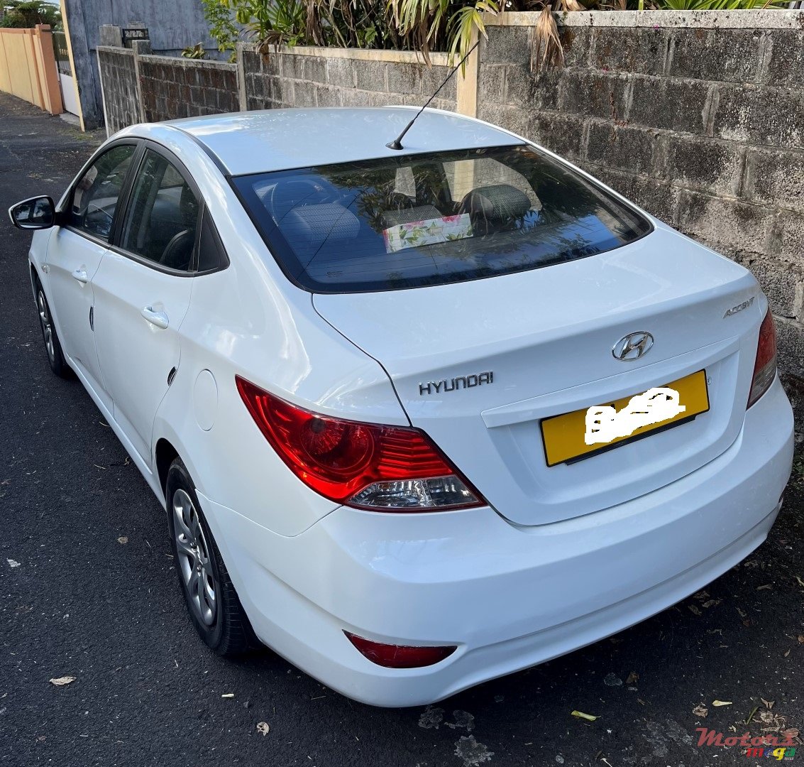 2012' Hyundai Accent photo #4