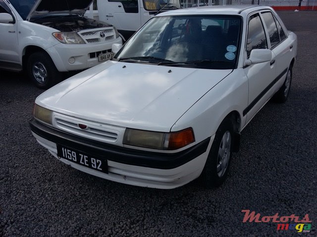 1992' Mazda 323 photo #2