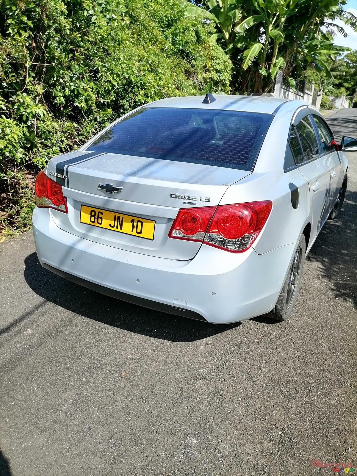 2010' Chevrolet Cruze photo #2