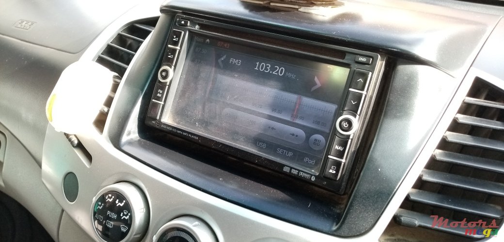 2010' Mitsubishi L 200 photo #2