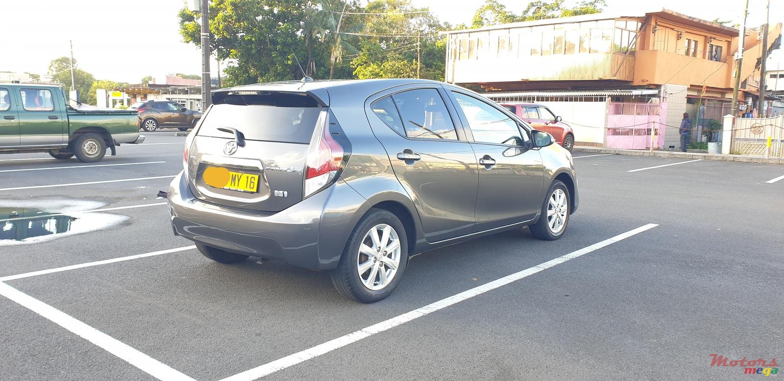 2016' Toyota Aqua photo #3