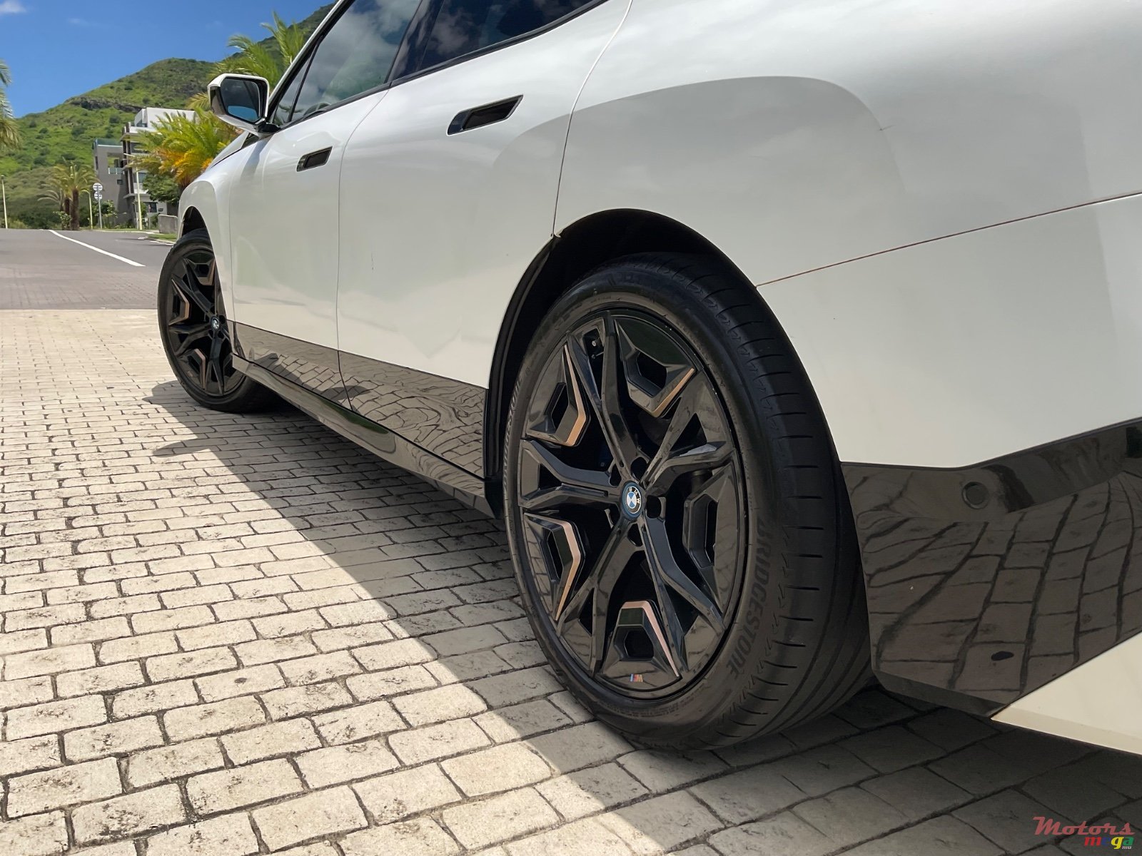 2021' BMW iX Sport Interior Design Suite photo #5