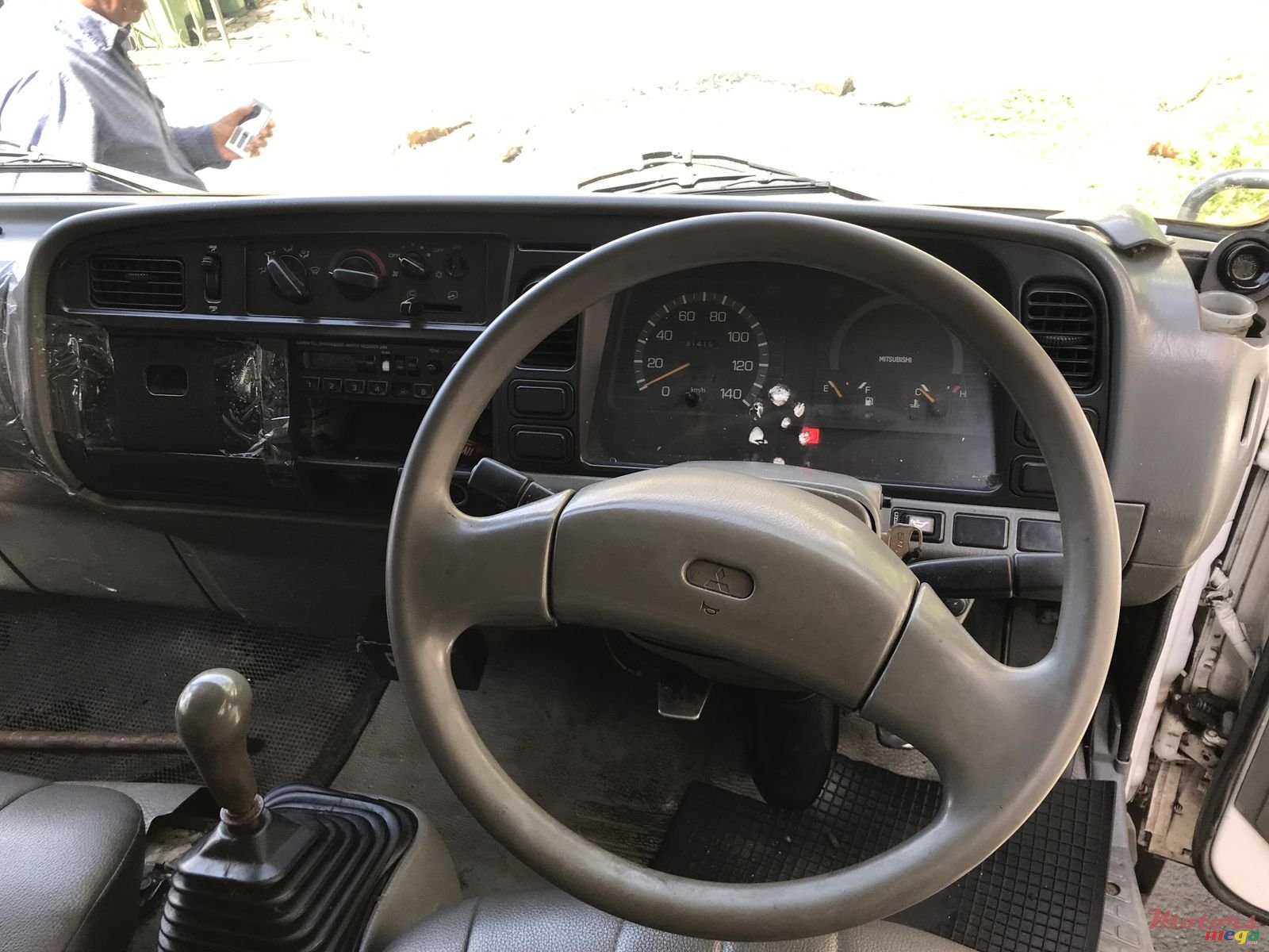2005' Mitsubishi photo #7
