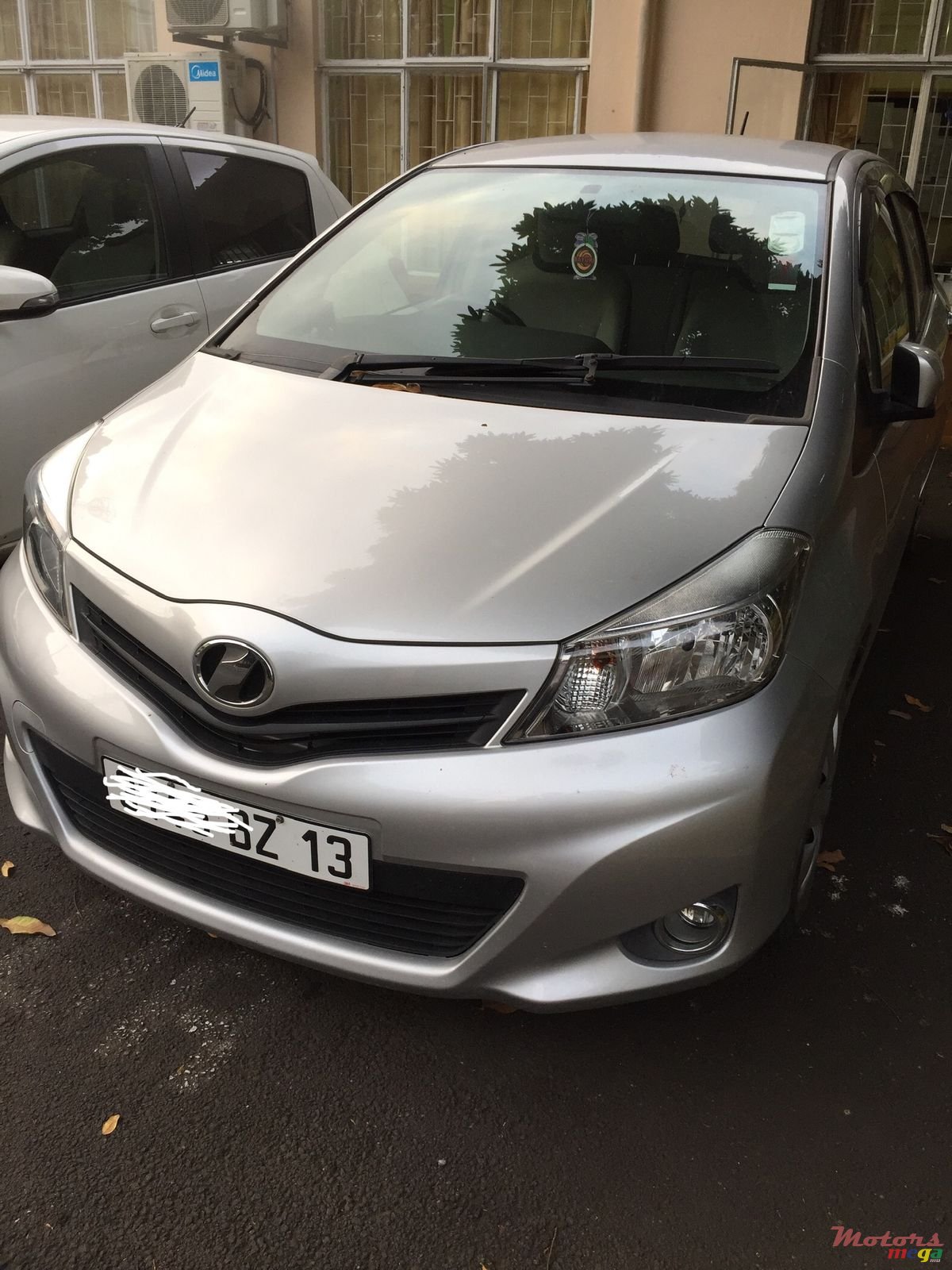 2013' Toyota Vitz photo #6