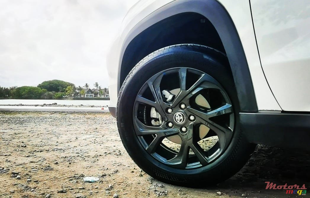 2024' Toyota Urban Cruiser photo #7