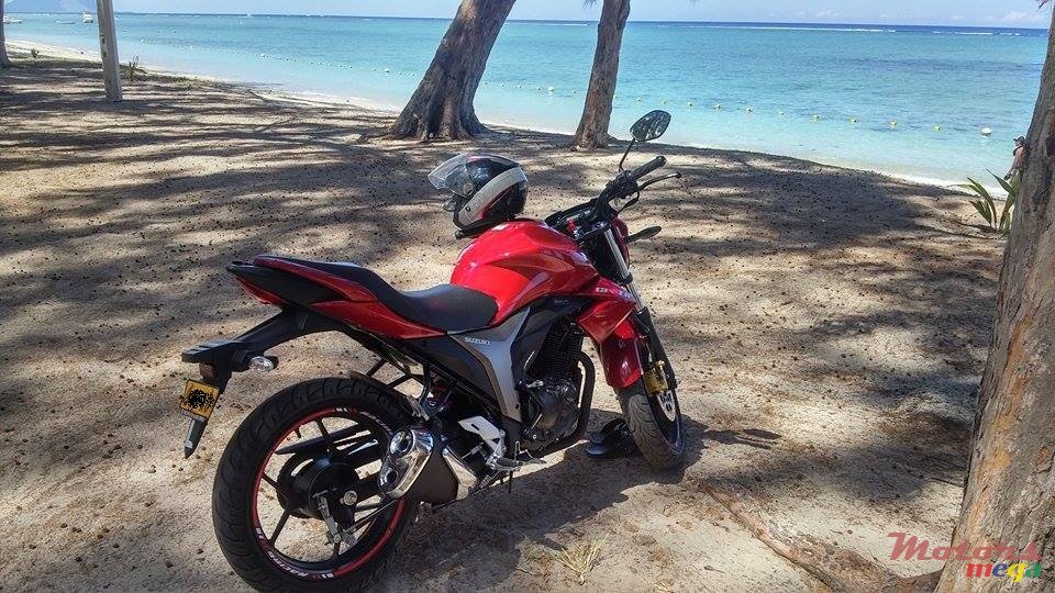 2015' Suzuki Gixxer photo #1