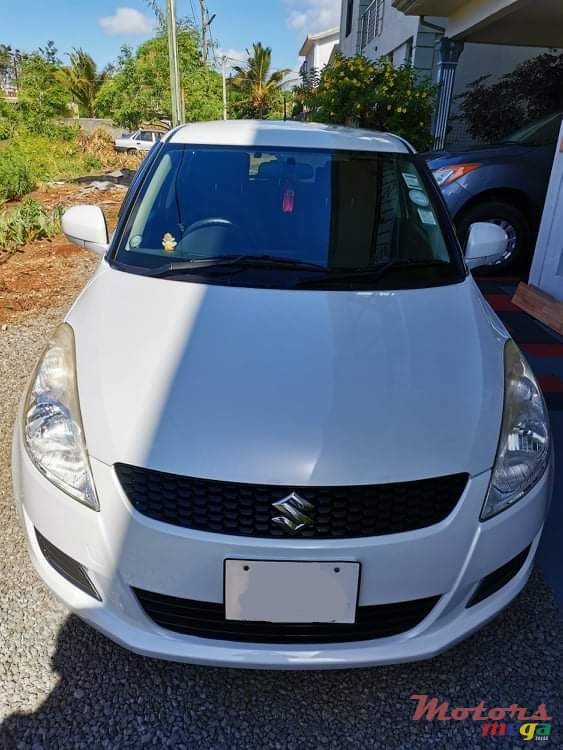 2011' Suzuki Swift photo #5