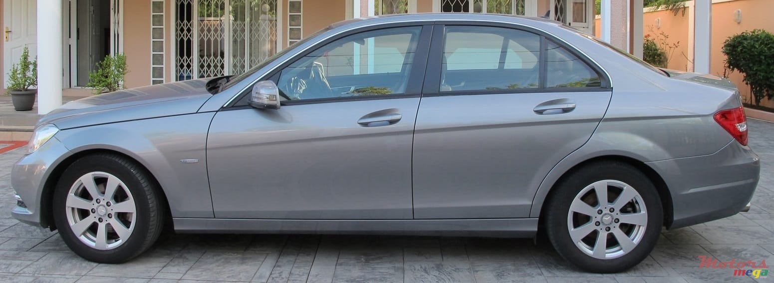 2011' Mercedes-Benz photo #2