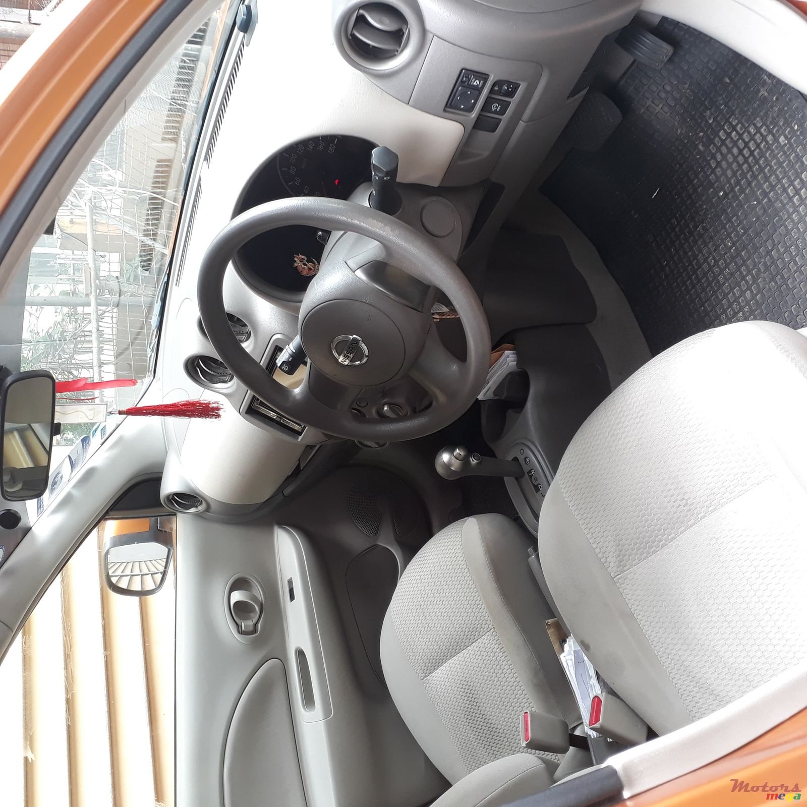 2011' Nissan photo #3