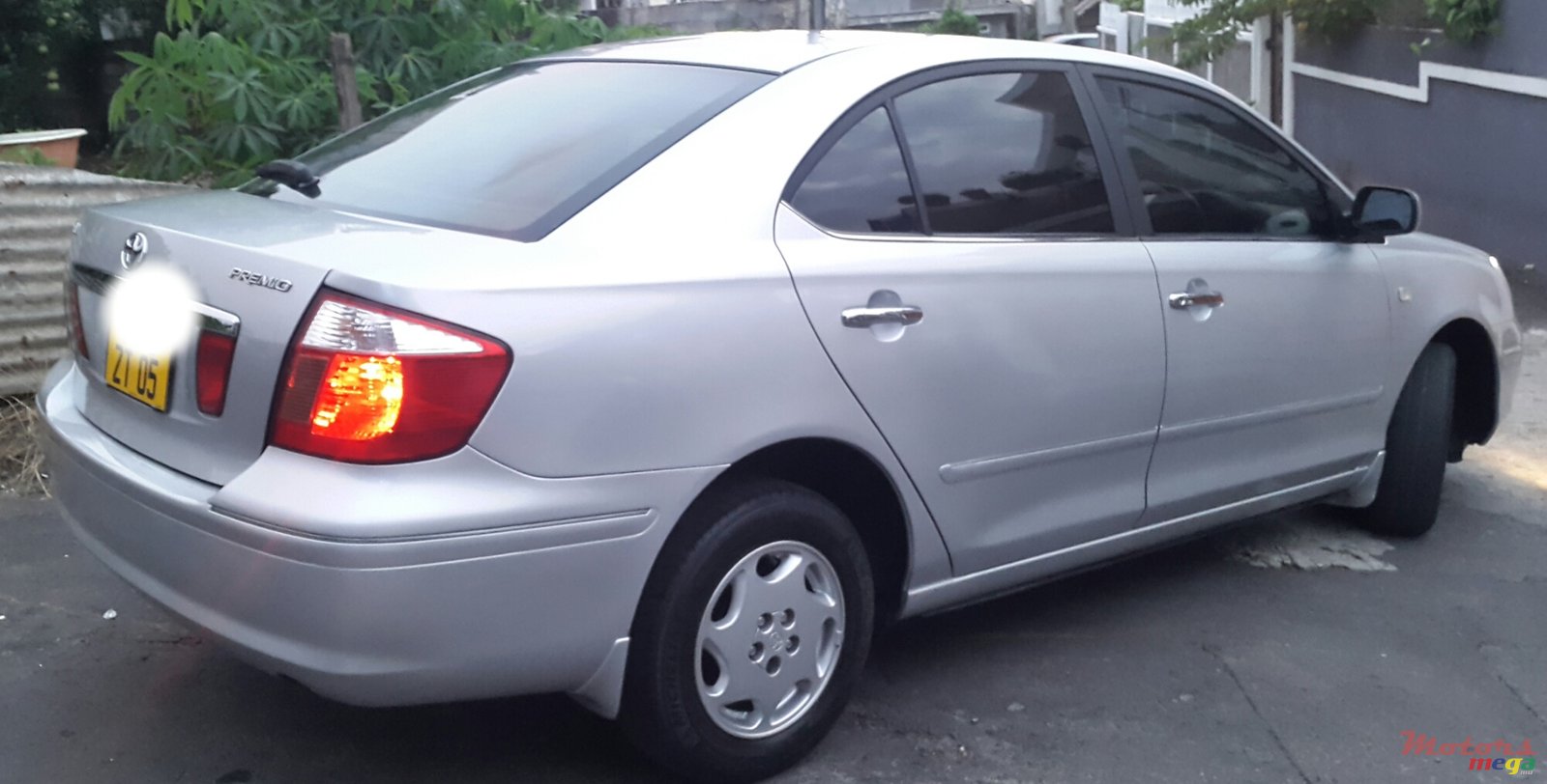 2005' Toyota Premio photo #2