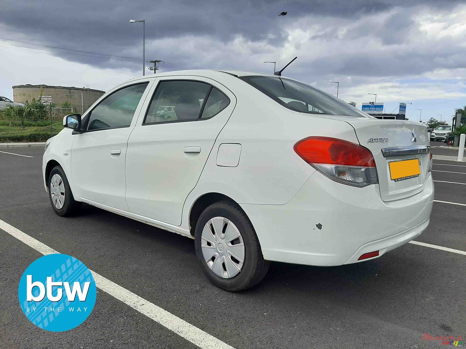 2016' Mitsubishi photo #3