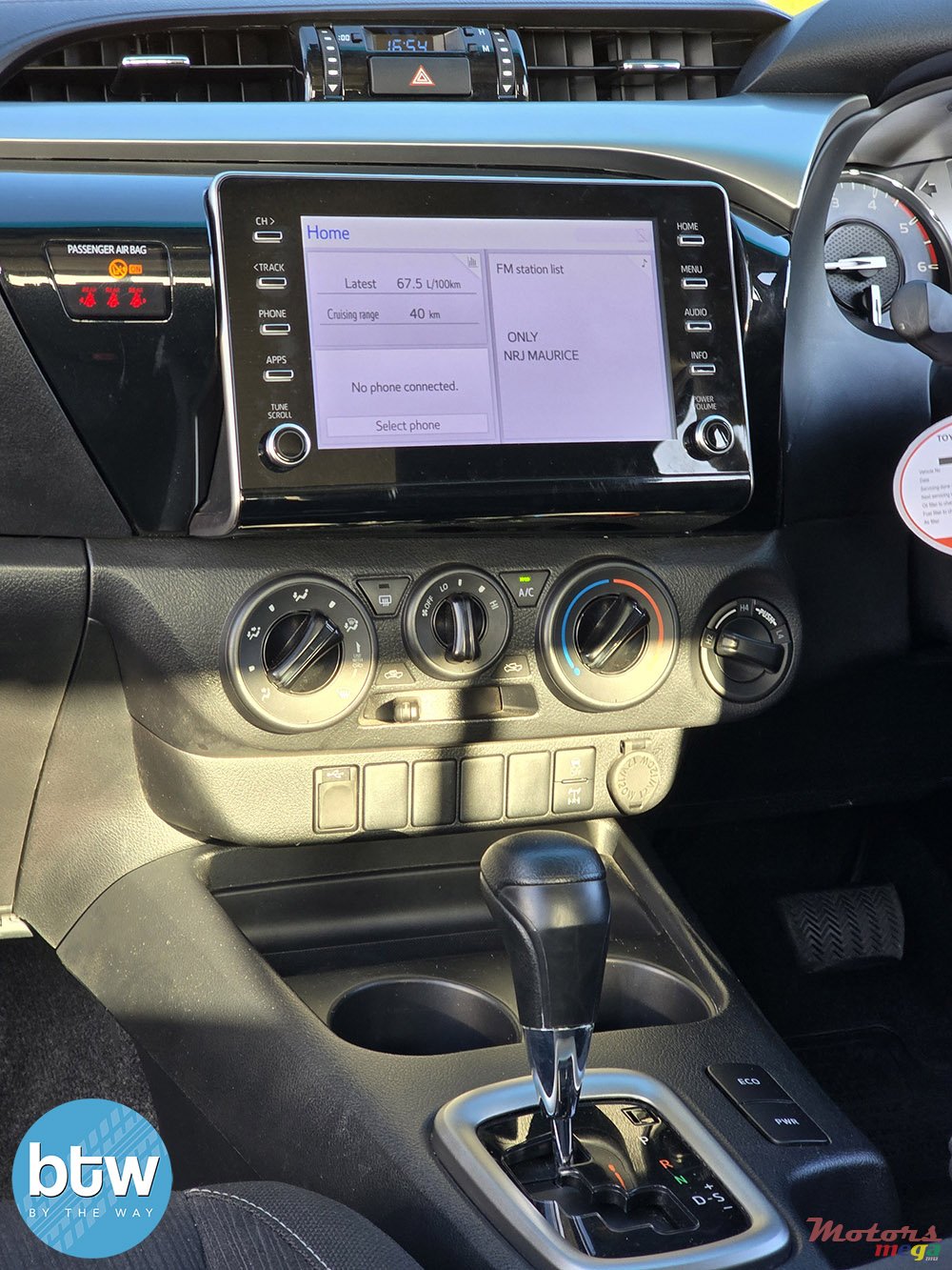 2022' Toyota Hilux 4x4 photo #6