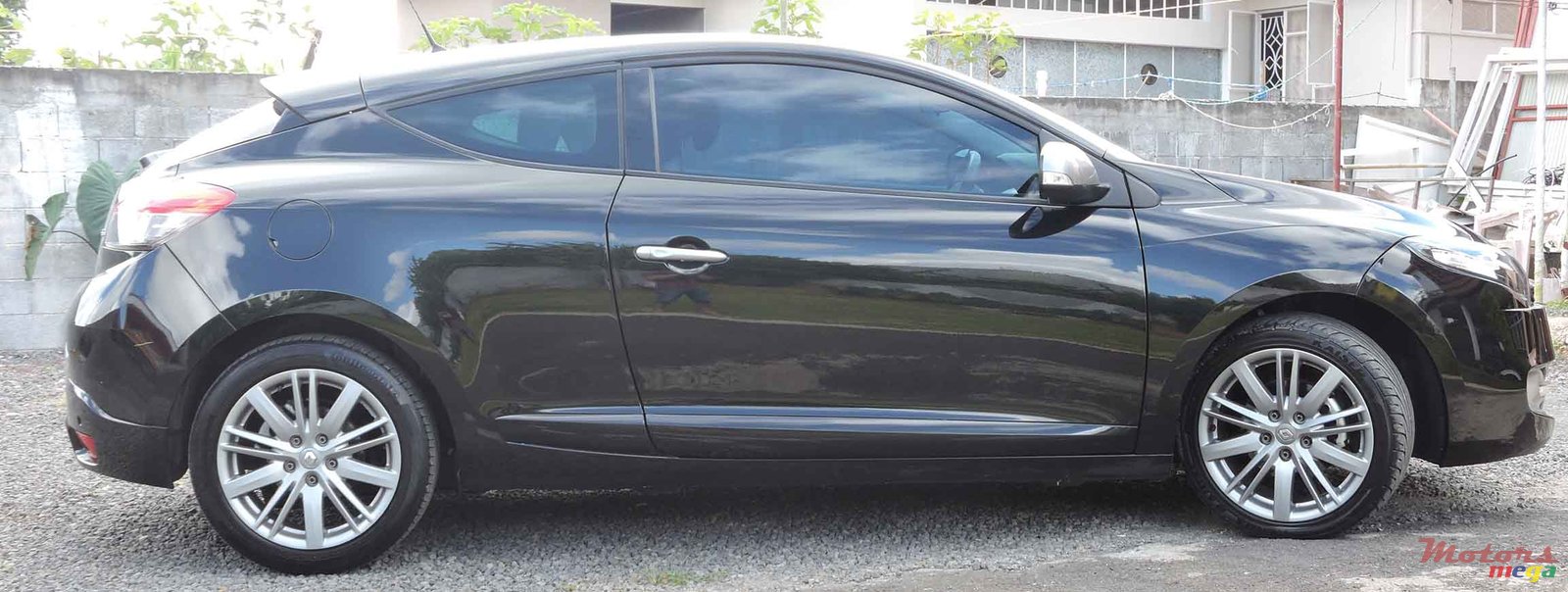 2012' Renault Megane GT photo #2