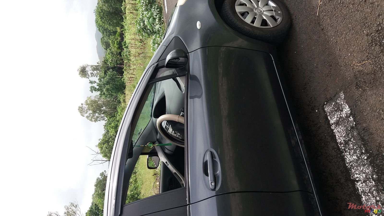 2007' Toyota Vitz photo #4